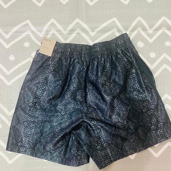 Nike limited edition animal snake print shorts - Picture 4 of 5